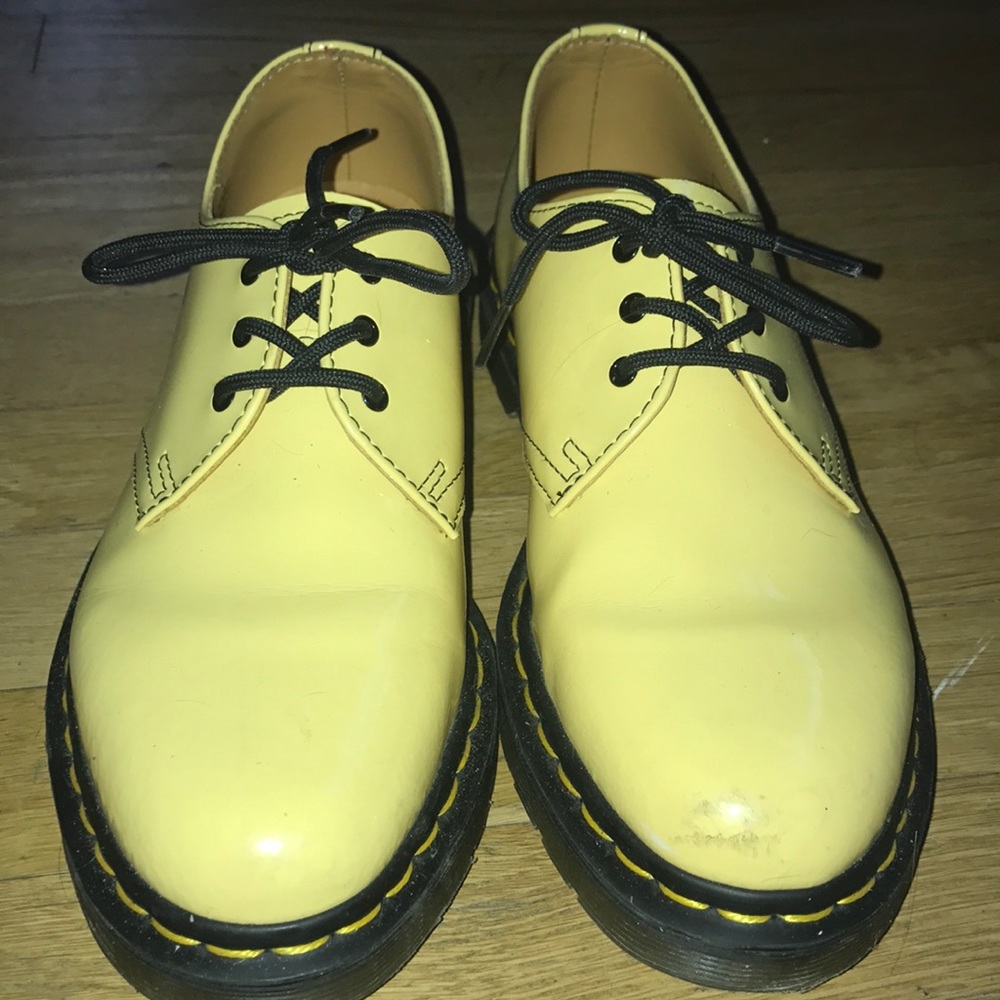 BANANA YELLOW DOC MARTEN OXFORDS SIZE 8 LARGE✨🍌🧀